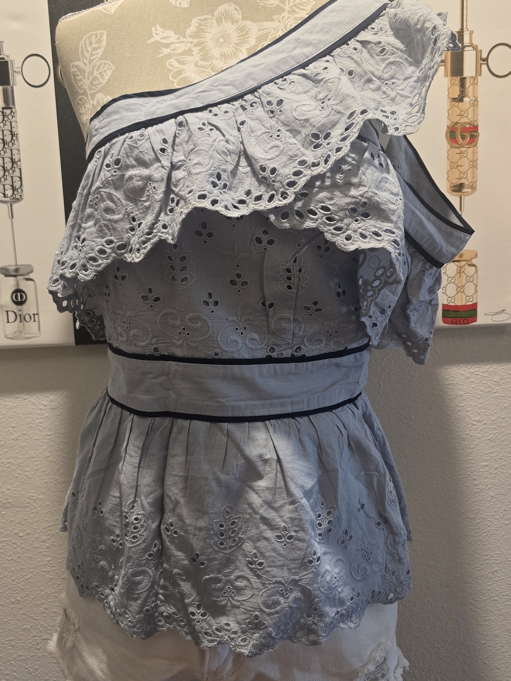 VENUS Size 6 Light Blue One-Shoulder Eyelet Peplum Top with Navy Trim